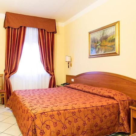 Hotel Ristorante Paladini Carisio Esterno foto