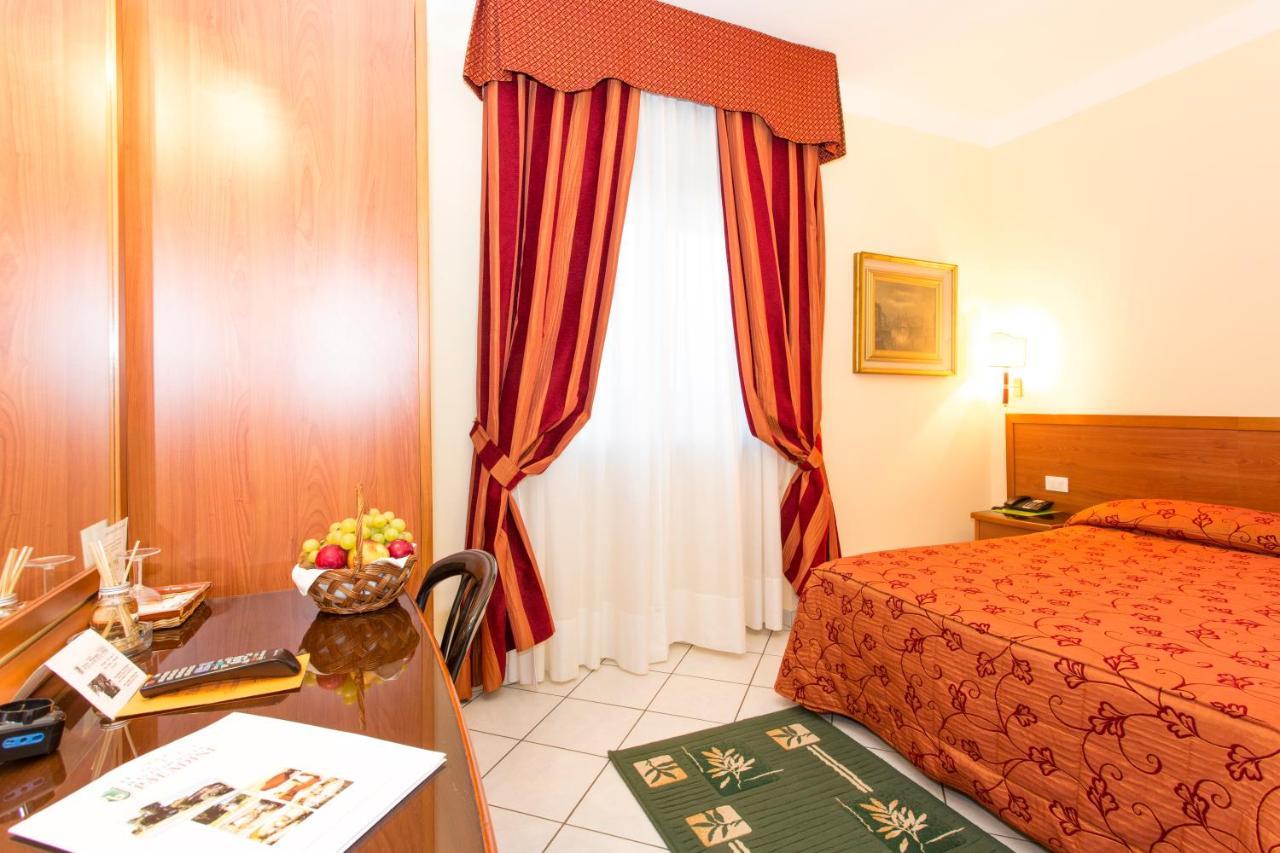 Hotel Ristorante Paladini Carisio Esterno foto