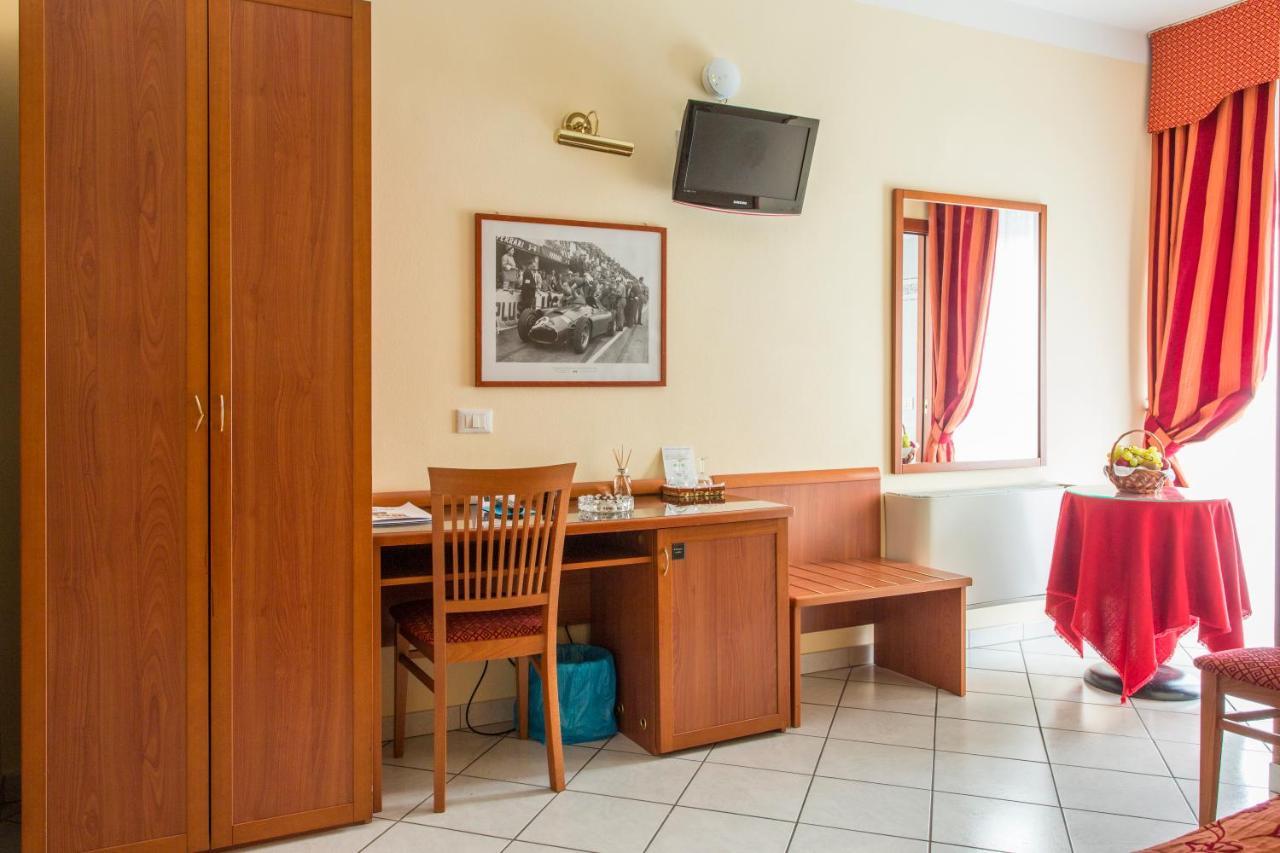 Hotel Ristorante Paladini Carisio Esterno foto