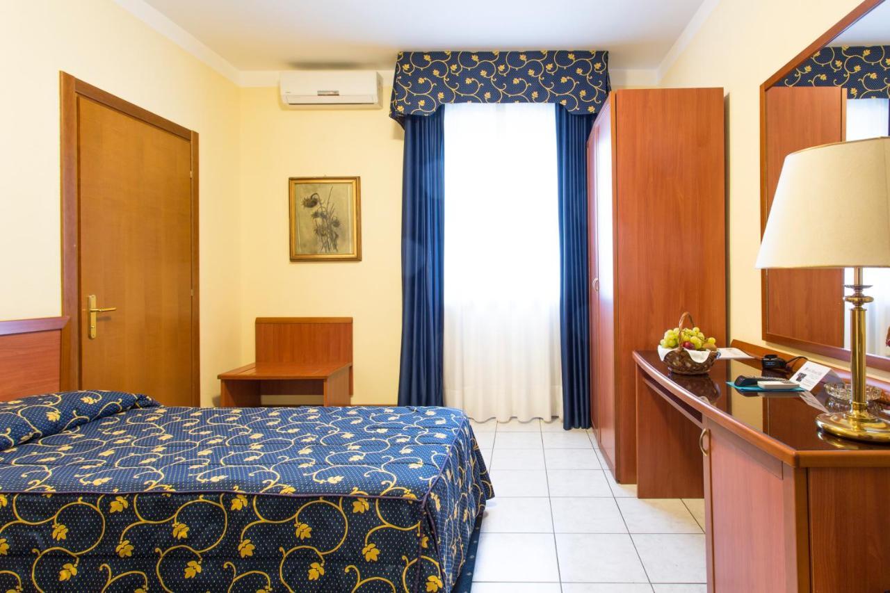 Hotel Ristorante Paladini Carisio Esterno foto
