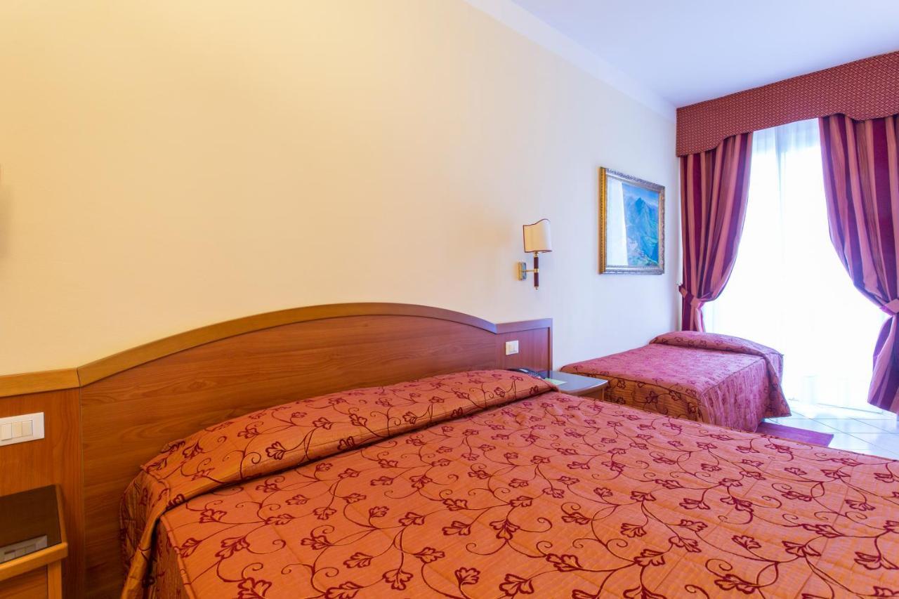 Hotel Ristorante Paladini Carisio Esterno foto