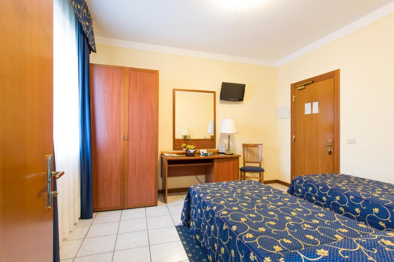 Hotel Ristorante Paladini Carisio Esterno foto