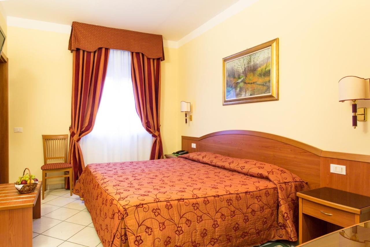 Hotel Ristorante Paladini Carisio Esterno foto
