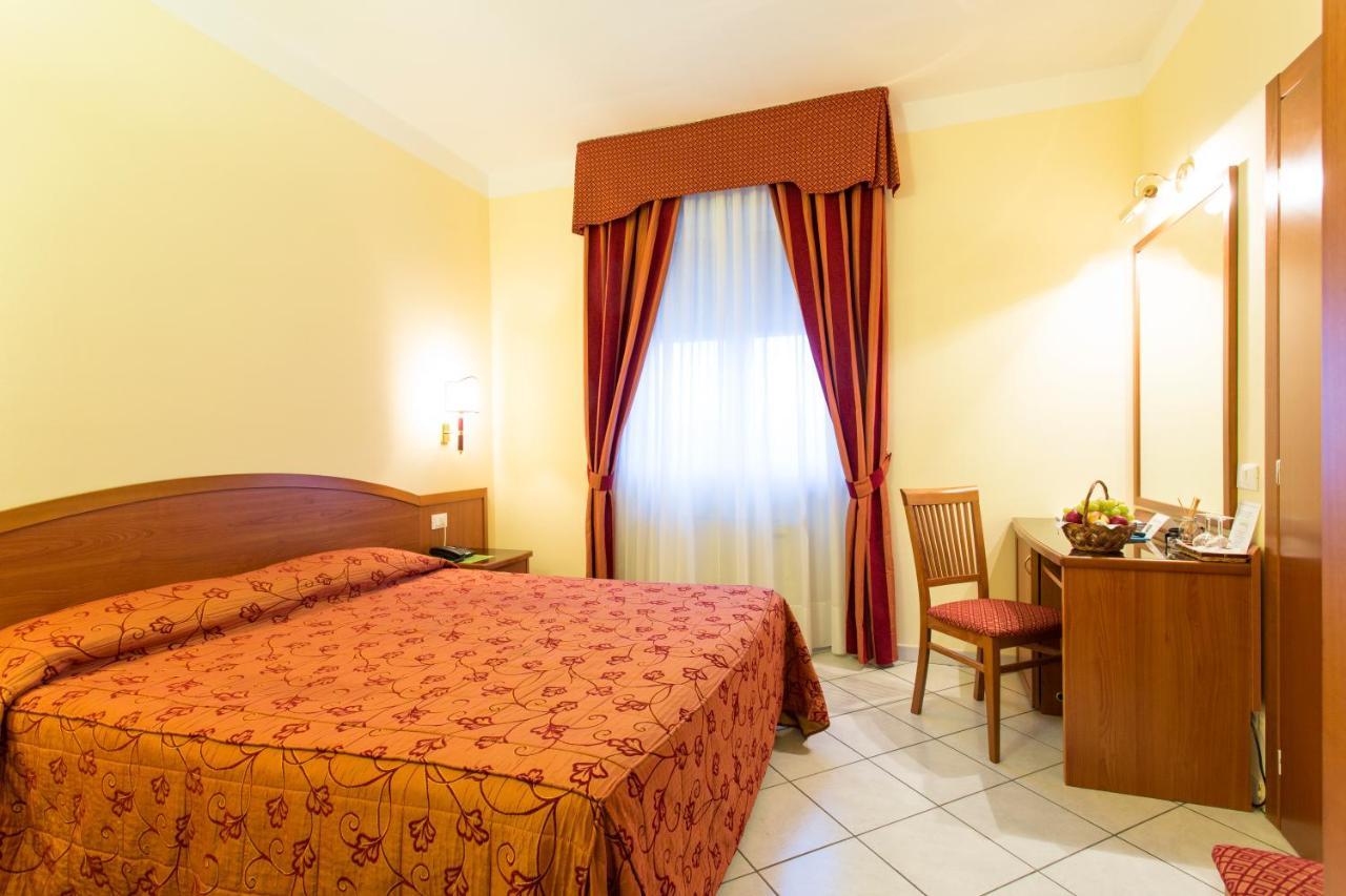Hotel Ristorante Paladini Carisio Esterno foto
