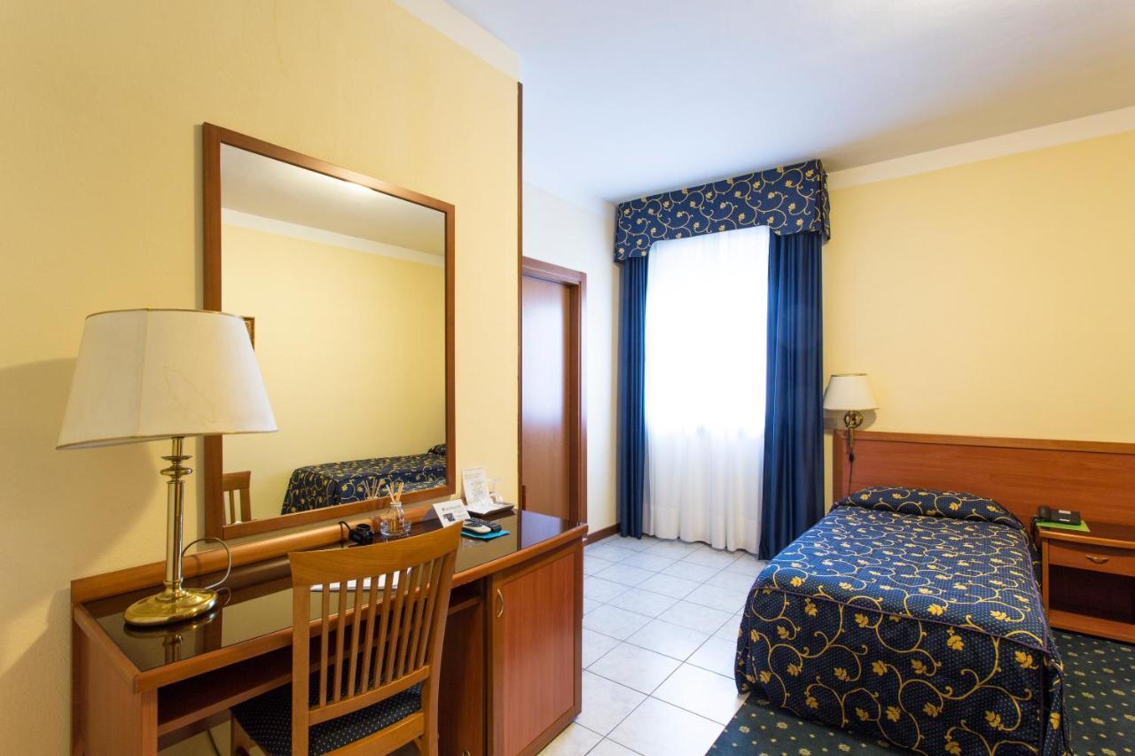 Hotel Ristorante Paladini Carisio Esterno foto