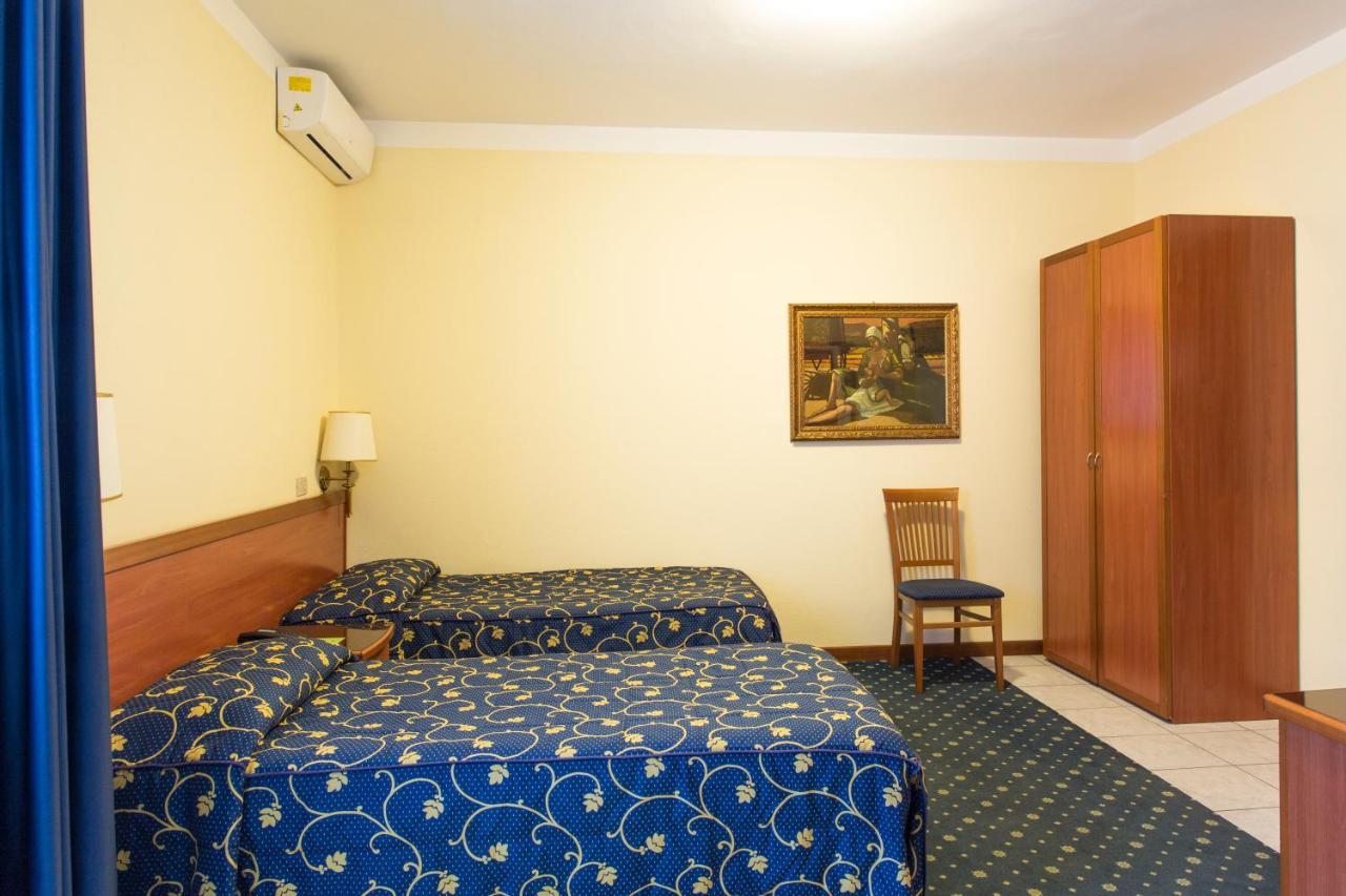 Hotel Ristorante Paladini Carisio Esterno foto
